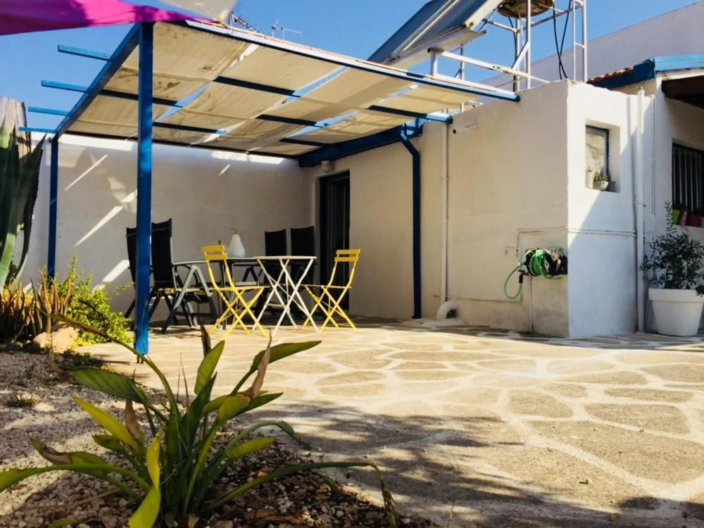 Artist Cottage In Dromolaxia ラルナカ エクステリア 写真